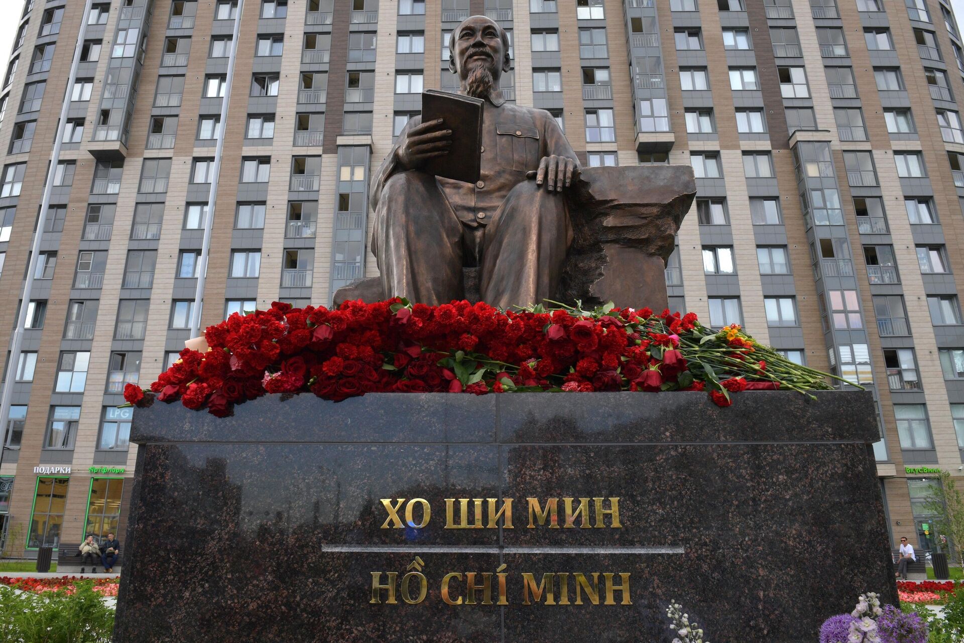 Khánh thành tượng đài Chủ tịch đầu tiên của Việt Nam Hồ Chí Minh tại St. Petersburg - Sputnik Việt Nam, 1920, 30.06.2023