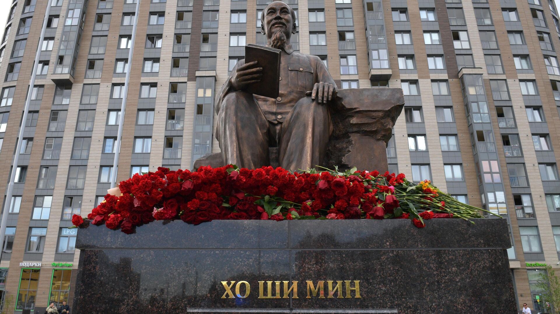 Khánh thành tượng đài Chủ tịch đầu tiên của Việt Nam Hồ Chí Minh tại St. Petersburg - Sputnik Việt Nam, 1920, 01.07.2023