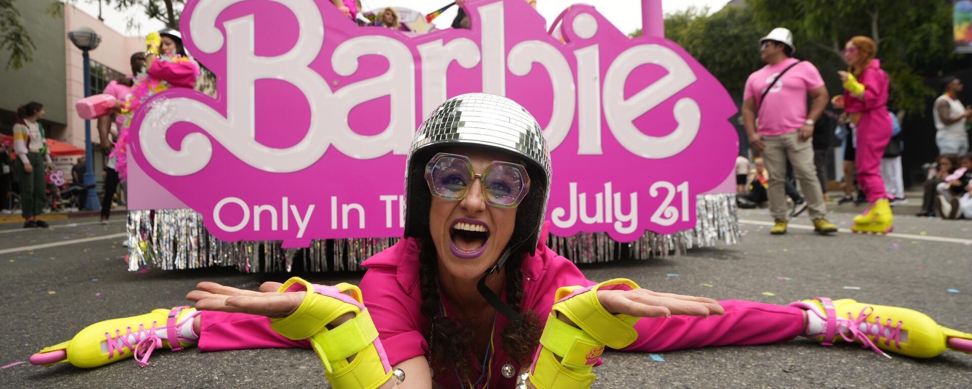 Vũ nữ Kim Manning biểu diễn quảng cáo phim ''Barbie'' tại Mỹ - Sputnik Việt Nam, 1920, 03.07.2023