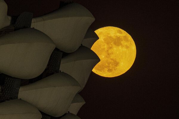 Siêu trăng tháng 7/2023 trên bầu trời Iraq - Sputnik Việt Nam