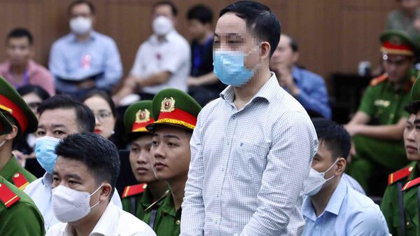 Bị cáo Phạm Trung Kiên, cựu Thư ký Thứ trướng Bộ Y tế khai báo trước toà. - Sputnik Việt Nam