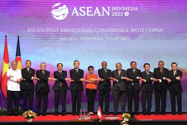 Chụp ảnh tập thể tại Hội nghị thượng đỉnh ASEAN ở Jakarta. - Sputnik Việt Nam