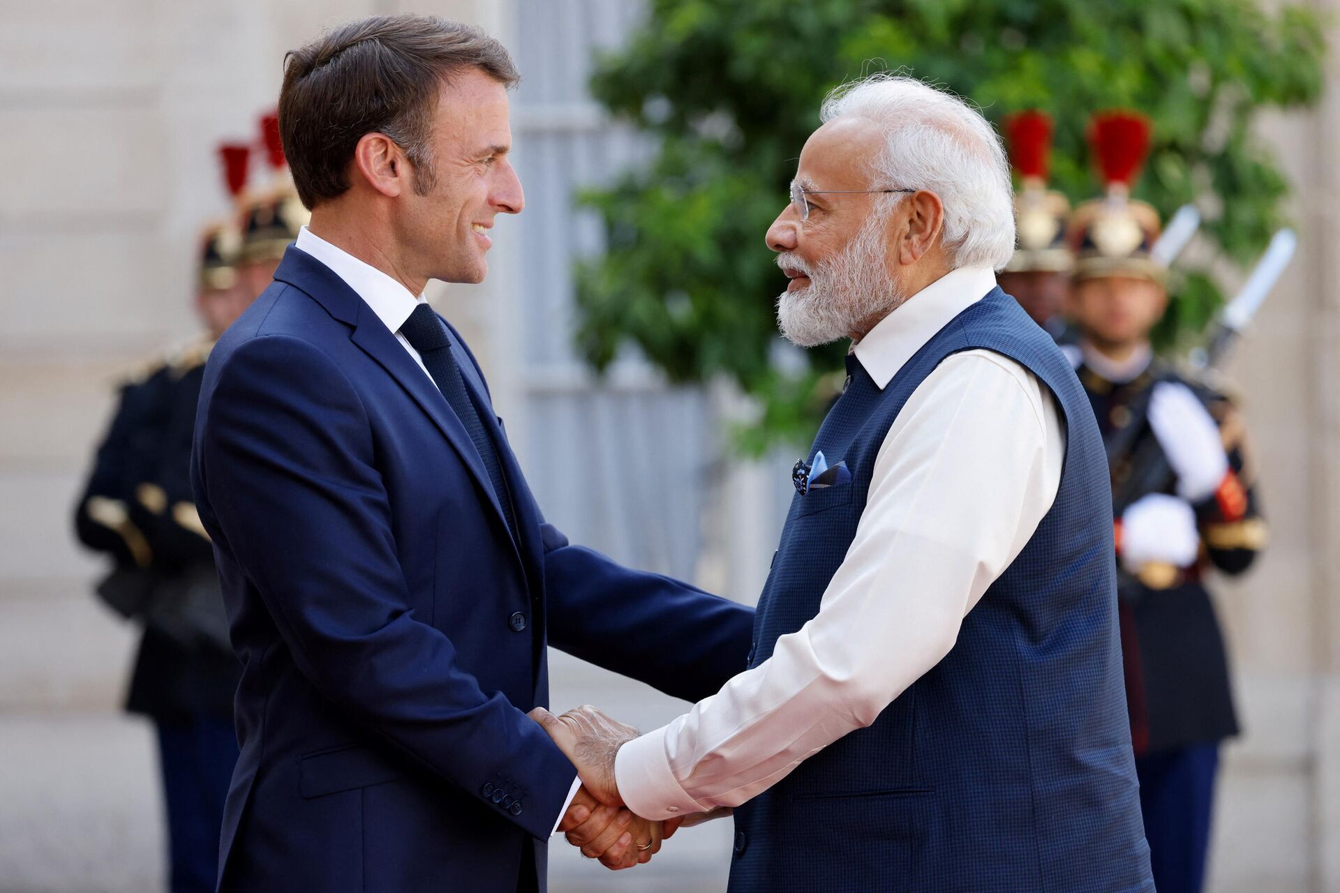 Thủ tướng Ấn Độ Narendra Modi và Tổng thống Pháp Emmanuel Macron tại Điện Elysee - Sputnik Việt Nam, 1920, 15.07.2023
