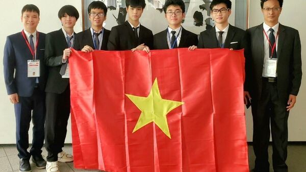 Việt Nam đoạt 2 Huy chương Vàng Olympic Vật lí Quốc tế (IPhO) năm 2023 - Sputnik Việt Nam