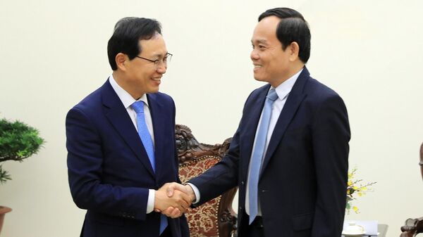 Phó Thủ tướng Trần Lưu Quang tiếp Tổng Giám đốc Tổ hợp Samsung Việt Nam - Sputnik Việt Nam