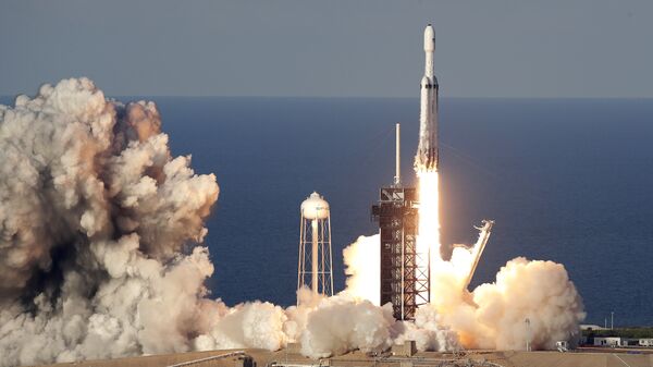 Vụ phóng tên lửa SpaceX Falcon Heavy  - Sputnik Việt Nam