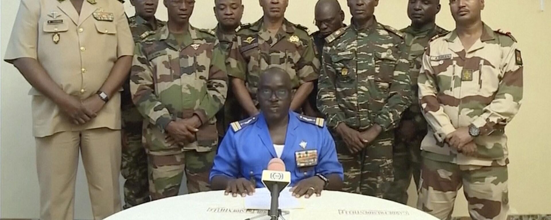 Người phát ngôn của Quân đội Niger, Thiếu tá Amadou Abdramane phát biểu trên truyền hình quốc gia sau khi Tổng thống Mohamed Bazoum bị giam giữ tại dinh Tổng thống ở Niamey, Niger - Sputnik Việt Nam, 1920, 08.08.2023