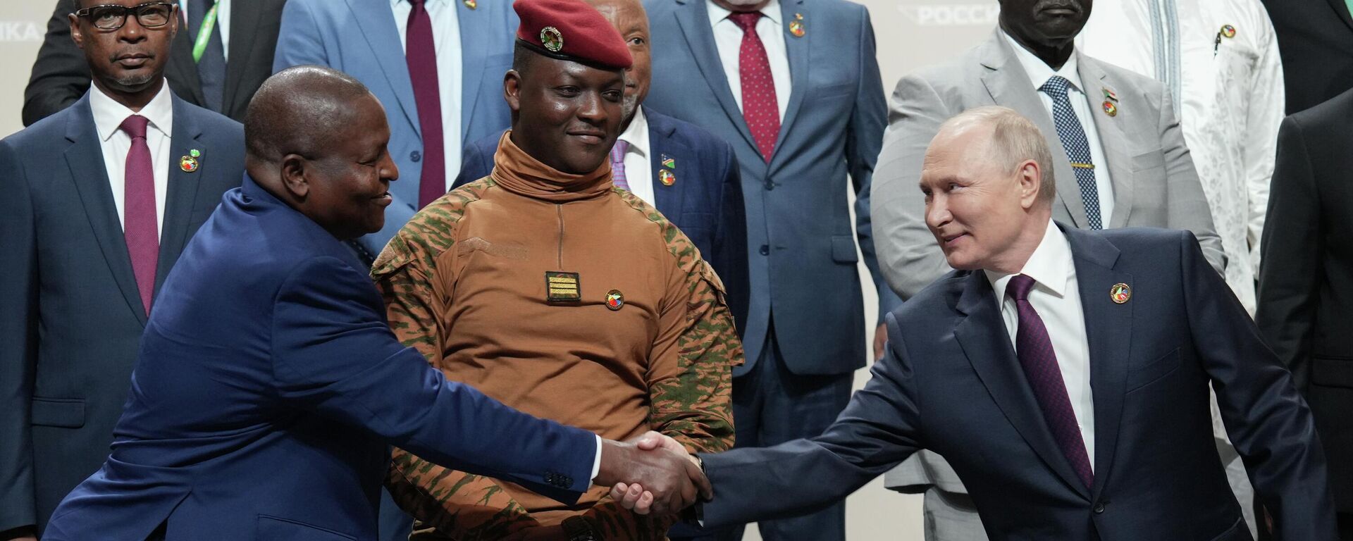Tổng thống Nga Vladimir Putin tại Hội nghị thượng đỉnh Nga-châu Phi khai mạc tại St.Petersburg - Sputnik Việt Nam, 1920, 28.07.2023