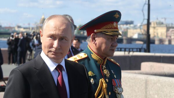 Tổng thống Nga Vladimir Putin nhận Lễ duyệt binh hải quân chính - Sputnik Việt Nam