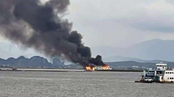  Cháy tàu du lịch ở Hải Phòng, 6 người thoát nạn - Sputnik Việt Nam
