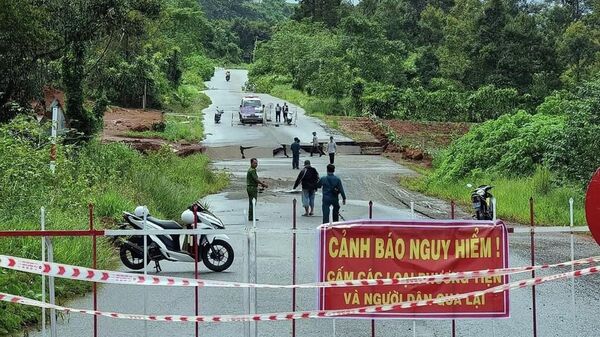 Sụt lún trên tuyến đường tránh thành phố Bảo Lộc (Lâm Đồng) - Sputnik Việt Nam
