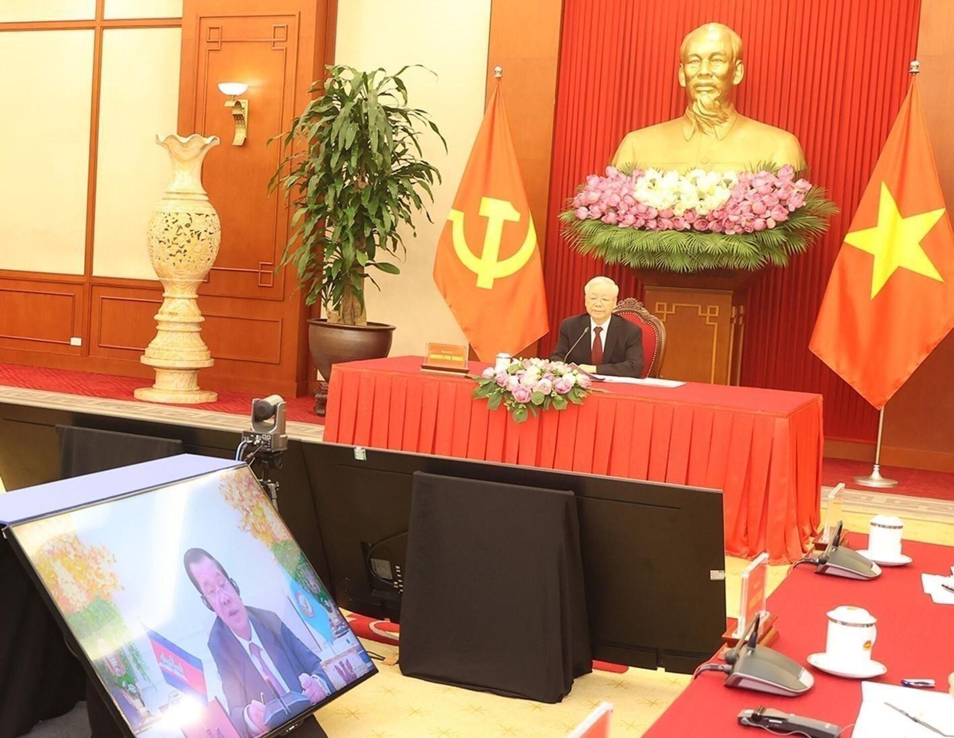 Tổng Bí thư Nguyễn Phú Trọng điện đàm với Chủ tịch Đảng Nhân dân Campuchia, Thủ tướng Chính phủ Vương quốc Campuchia Hun Sen - Sputnik Việt Nam, 1920, 06.08.2023