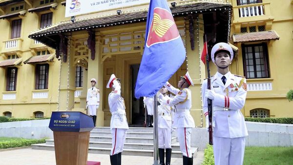 Lễ Thượng cờ kỷ niệm 56 năm Ngày thành lập ASEAN - Sputnik Việt Nam