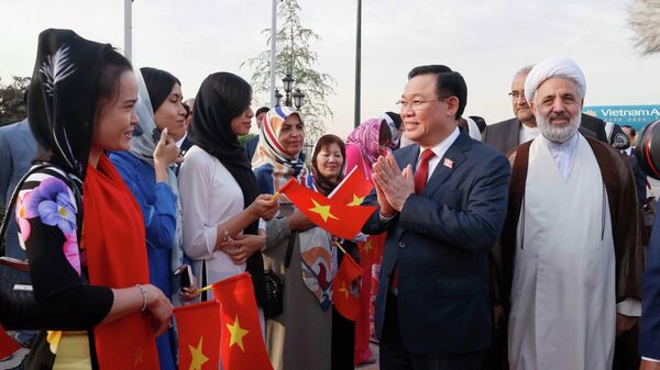 Chủ tịch Quốc hội Vương Đình Huệ bắt đầu thăm chính thức Cộng hòa Hồi giáo Iran - Sputnik Việt Nam
