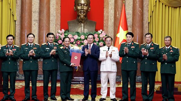 Chủ tịch nước trao Quyết định thăng quân hàm Thượng tướng cho đồng chí Trịnh Văn Quyết - Sputnik Việt Nam