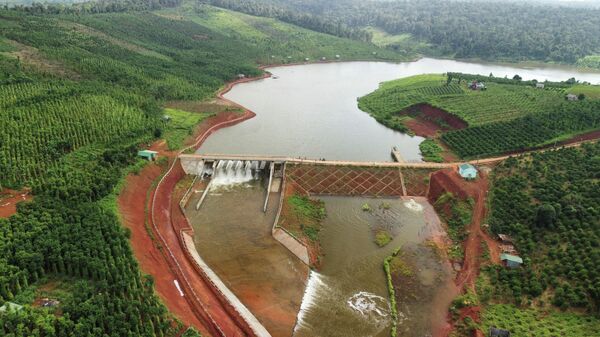 Toàn cảnh hồ chứa nước Đắk N’ting (xã Quảng Sơn, huyện Đắk G’long, tỉnh Đắk Nông) nhìn từ phía hạ nguồn - Sputnik Việt Nam