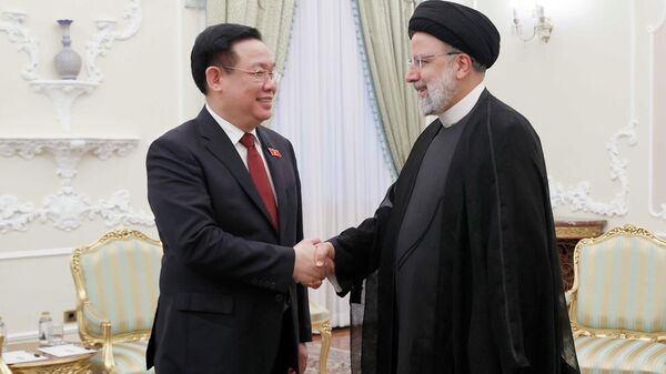 Chủ tịch Quốc hội Vương Đình Huệ hội kiến Tổng thống Iran Ebrahim Raisi - Sputnik Việt Nam