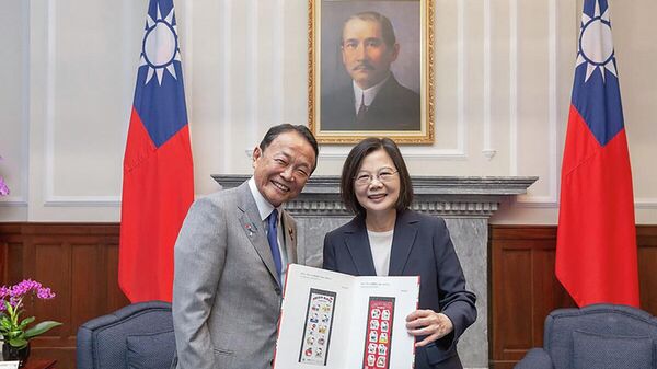Cuộc gặp giữa Chánh văn phòng Đài Loan Thái Anh Văn (Tsai Ing-wen) và cựu Thủ tướng Nhật Bản Taro Aso  - Sputnik Việt Nam