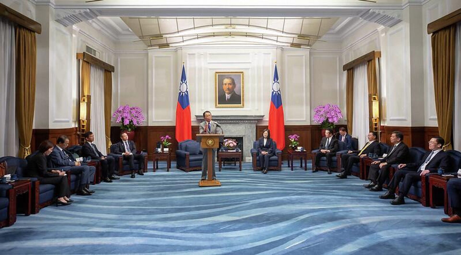 Cuộc gặp giữa Chánh văn phòng Đài Loan Thái Anh Văn (Tsai Ing-wen) và cựu Thủ tướng Nhật Bản Taro Aso  - Sputnik Việt Nam, 1920, 09.08.2023