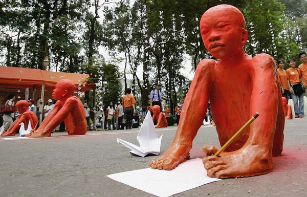 Những tác phẩm điêu khắc tưởng niệm nạn nhân chất độc màu da cam ở Việt Nam. - Sputnik Việt Nam