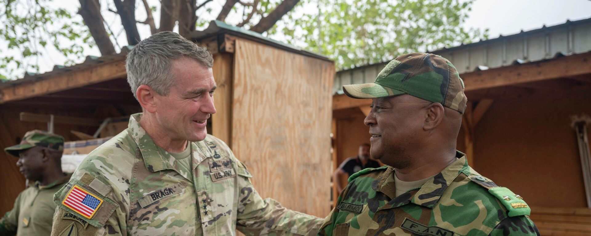 Trung tướng Lục quân Hoa Kỳ Jonathan Braga gặp Thiếu tướng Moussa Barmu, Tư lệnh Lực lượng Tác chiến Đặc biệt Niger - Sputnik Việt Nam, 1920, 09.08.2023