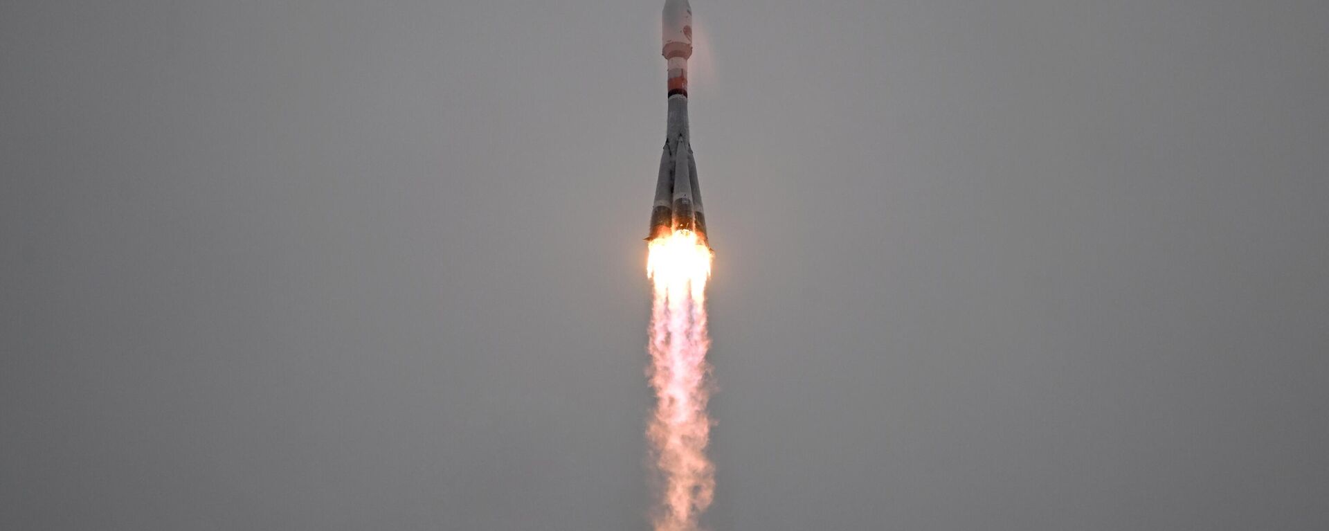Tên lửa Soyuz-2.1b với tầng phía trên Fregat mang theo tàu vũ trụ tự hành Luna-25 phóng lên từ sân bay vũ trụ Vostochny - Sputnik Việt Nam, 1920, 27.10.2023