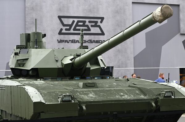 Xe tăng T-14 &quot;Armata&quot; tại gian hàng của tập đoàn &quot;Uralvagonzavod&quot; tại Diễn đàn kỹ thuật-quân sự quốc tế &quot;ARMY-2023&quot; ở Trung tâm Hội nghị và Triển lãm &quot;Patriot&quot; - Sputnik Việt Nam
