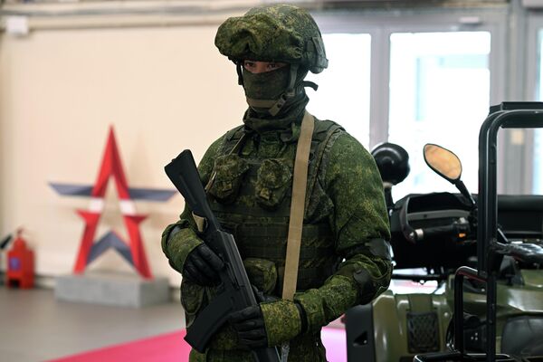 Người tham gia Diễn đàn kỹ thuật quân sự quốc tế &quot;ARMY-2023&quot; ở Trung tâm Hội nghị và Triển lãm &quot;Patriot&quot; - Sputnik Việt Nam