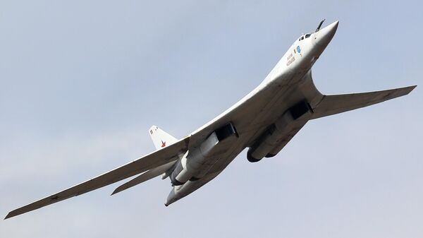 Máy bay mang tên lửa chiến lược Tu-160 - Sputnik Việt Nam