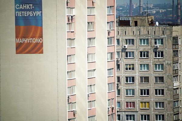 Một tòa nhà dân cư đã được trùng tu ở Mariupol. - Sputnik Việt Nam