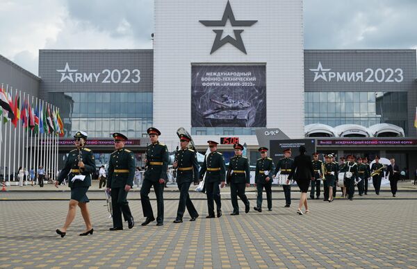 Thành viên dàn nhạc quân đội tại Diễn đàn Kỹ thuật-Quân sự Quốc tế ARMY-2023 tại Trung tâm Triển lãm và Hội nghị Patriot. - Sputnik Việt Nam