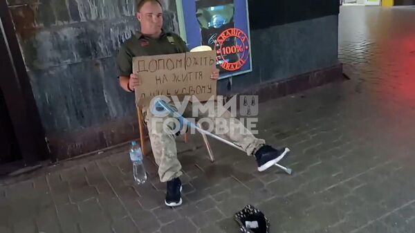 Quân nhân Ukraina đi ăn xin ngay tại trung tâm thủ đô Kiev sau khi mất khả năng lao động - Sputnik Việt Nam