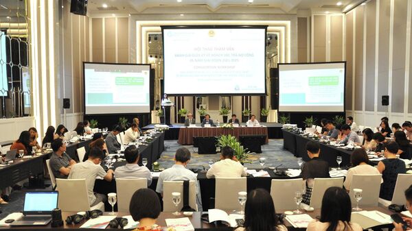 Quang cảnh hội thảo tham vấn đánh giá giữa kỳ kế hoạch vay, trở nợ công 5 năm, giai đoạn 2021 - 2025 - Sputnik Việt Nam