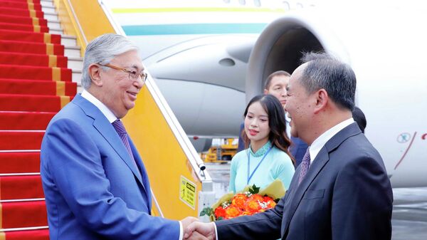 Tổng thống Cộng hòa Kazakhstan Kassym-Jomart Tokayev bắt đầu chuyến thăm chính thức Việt Nam - Sputnik Việt Nam