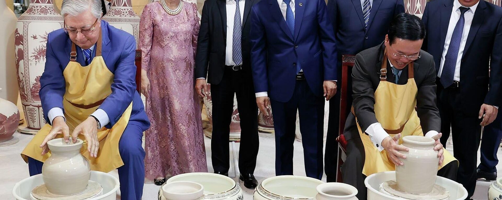 Tổng thống Kazakhstan thăm làng gốm Chu Đậu - Sputnik Việt Nam, 1920, 22.08.2023