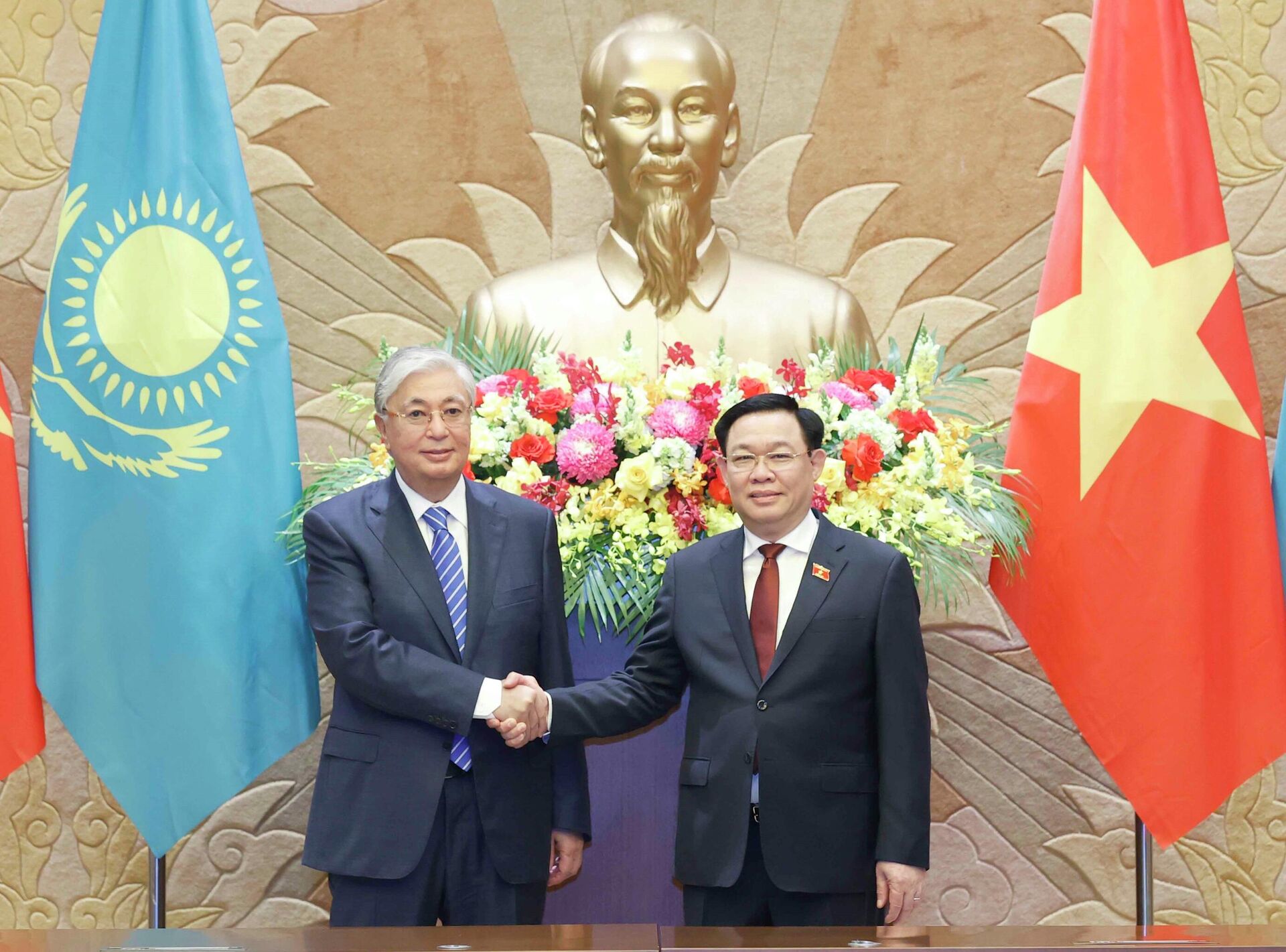 Chủ tịch Quốc hội Vương Đình Huệ hội kiến Tổng thống Kazakhstan Kassym-Jomart Tokayev - Sputnik Việt Nam, 1920, 22.08.2023