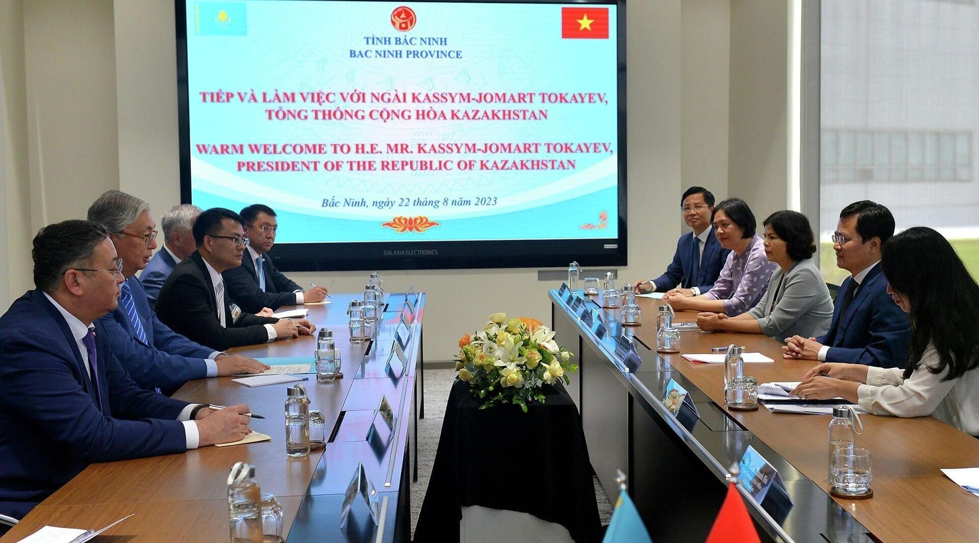 Tổng thống Cộng hòa Kazakhstan thăm một số doanh nghiệp tại Bắc Ninh - Sputnik Việt Nam, 1920, 22.08.2023