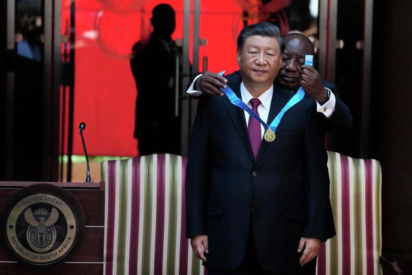 Chủ tịch Trung Quốc Tập Cận Bình nhận Huân chương Pretoria của Nam Phi - Sputnik Việt Nam
