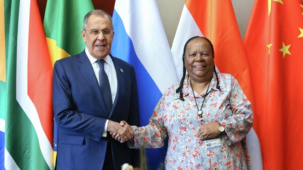 Ngoại trưởng Nga Sergei Lavrov và Ngoại trưởng Nam Phi Naledi Pandor - Sputnik Việt Nam
