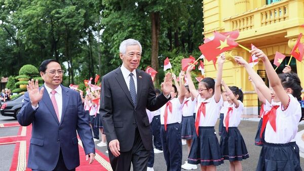 Thủ tướng Phạm Minh Chính chủ trì lễ đón Thủ tướng Singapore Lý Hiển Long - Sputnik Việt Nam