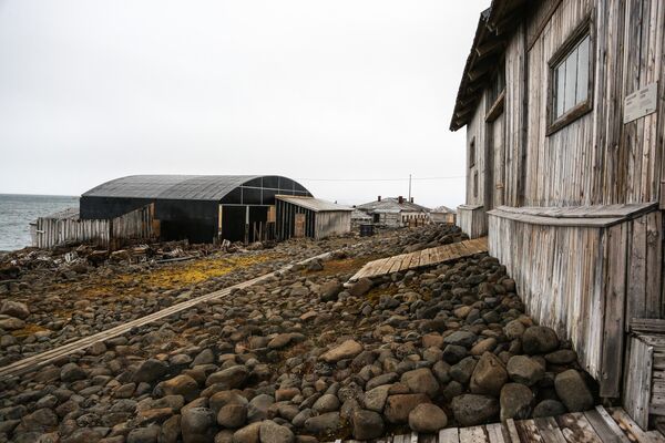 Tổ hợp các tòa nhà tại Trạm Vùng cực ở Vịnh Tikhaya trên đảo Hooker thuộc quần đảo Vùng đất Franz Josef. - Sputnik Việt Nam