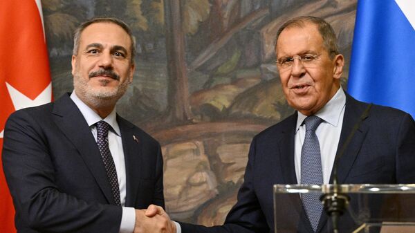 Ngoại trưởng Nga Sergei Lavrov tại Hội đàm với Ngoại trưởng Thổ Nhĩ Kỳ Hakan Fidan - Sputnik Việt Nam