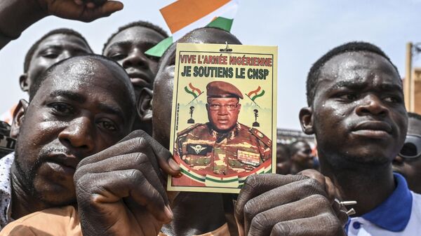 Biểu tình đòi Pháp rút khỏi Niger diễn ra gần căn cứ quân sự Pháp ở Niamey - Sputnik Việt Nam