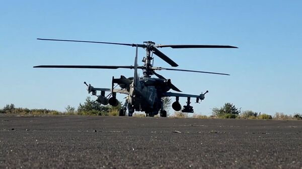 Phi hành đoàn trực thăng Ka-52 tiến hành công tác chiến đấu theo hướng Seversk - Sputnik Việt Nam