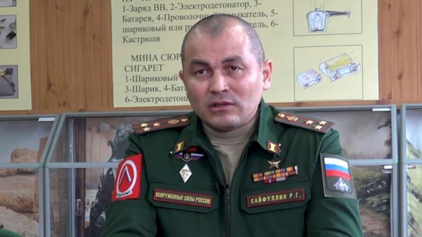 Anh hùng Nga: Lực lượng vũ trang Ukraina dùng cách rà phá bom sống, ném người vào bãi mìn - Sputnik Việt Nam