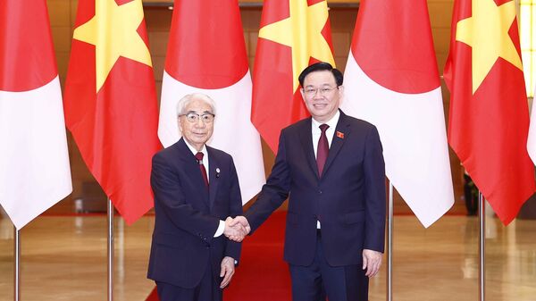 Chủ tịch Quốc hội Vương Đình Huệ hội đàm với Chủ tịch Thượng viện Nhật Bản  - Sputnik Việt Nam