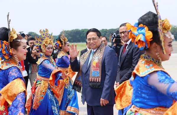 Thủ tướng Phạm Minh Chính đến Indonesia, bắt đầu tham dự Hội nghị cấp cao ASEAN lần thứ 43 - Sputnik Việt Nam