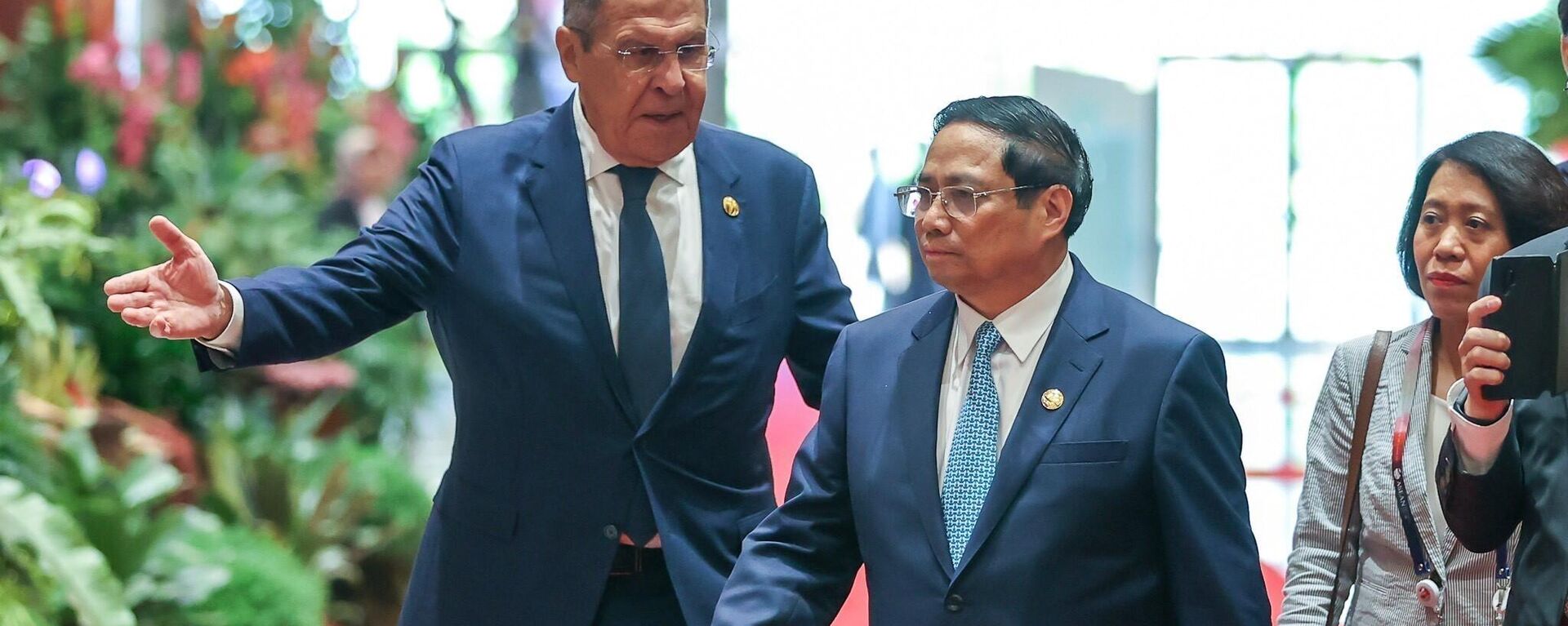 Bộ trưởng Ngoại giao Nga Sergei Lavrov và Thủ tướng Phạm Minh Chính tại Hội nghị Cấp cao ASEAN lần thứ 43  - Sputnik Việt Nam, 1920, 07.09.2023