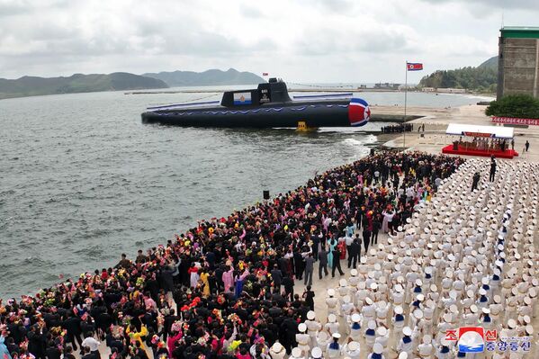 Lễ hạ thủy tàu ngầm mới của Bắc Triều Tiên mang vũ khí tấn công hạt nhân chiến thuật - Sputnik Việt Nam