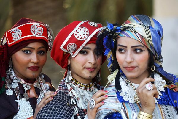 Các cô gái trong Ngày trang phục dân tộc Libya ở Tripoli - Sputnik Việt Nam